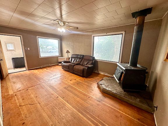 2nd image of 591 Crane Blvd