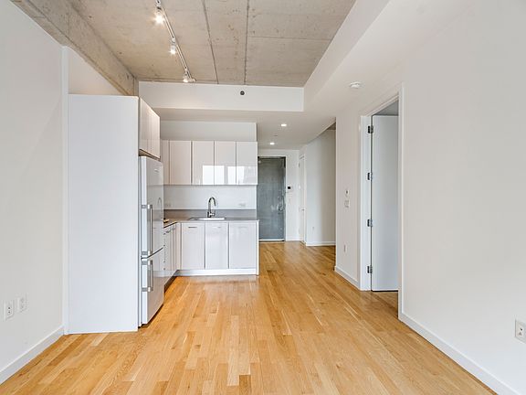 4th image of 2222 Jackson Ave #522