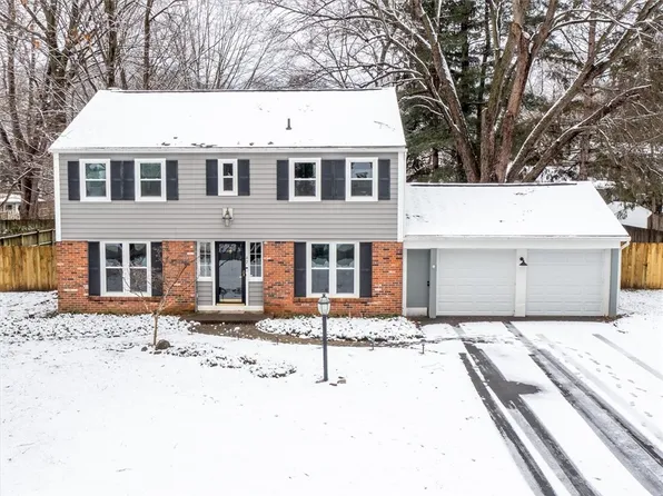 67 Sturbridge Ln, Pittsford, NY 14534