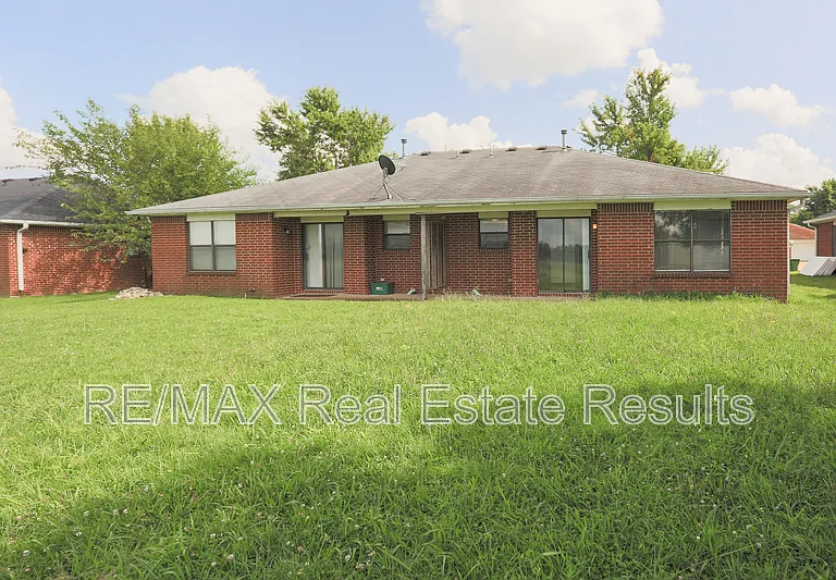 2223 W Roselawn St — Photo 22