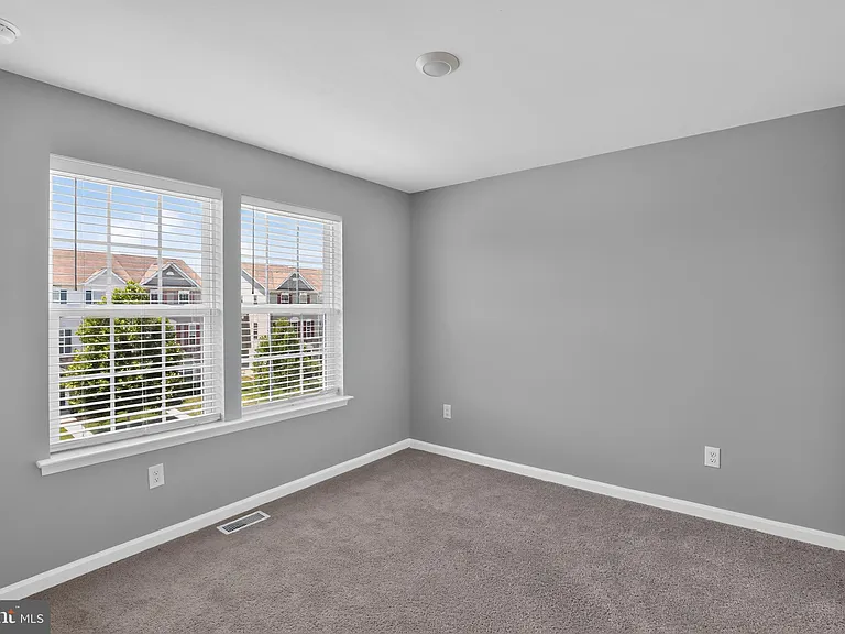 491 N Palace Dr — Photo 30