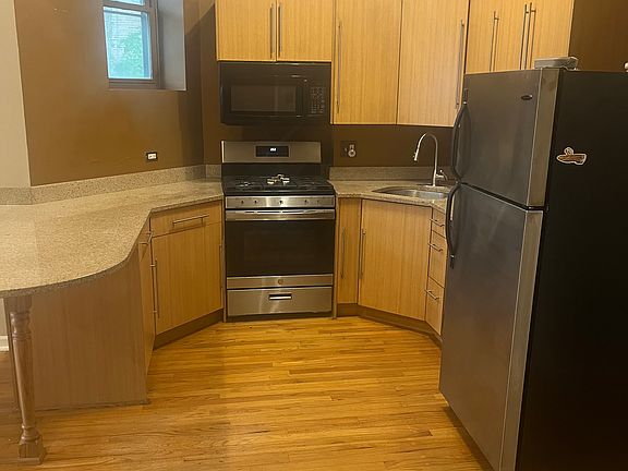 3rd image of 4562 S Lake Park Ave #1