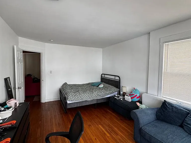 2826 Clermont Ave — Photo 2