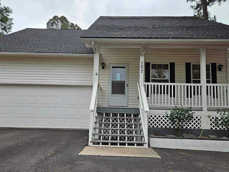 107 W Sherwood Dr — Photo 1