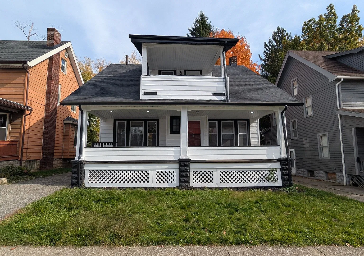 Welcome to your new home in the heart of Cleveland. This Beautifully renovated 3 bedroom 1.5 bath... — Photo 2