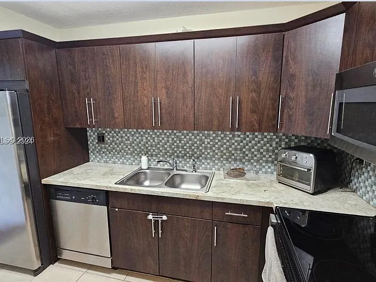 502 NW 87th Ave #403 — Photo 7