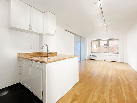 5th image of 166 E 35th St APT 11C
