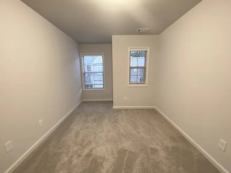 390 Holdings Dr — Photo 16