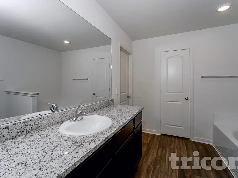 10918 Chatham Ct — Photo 8