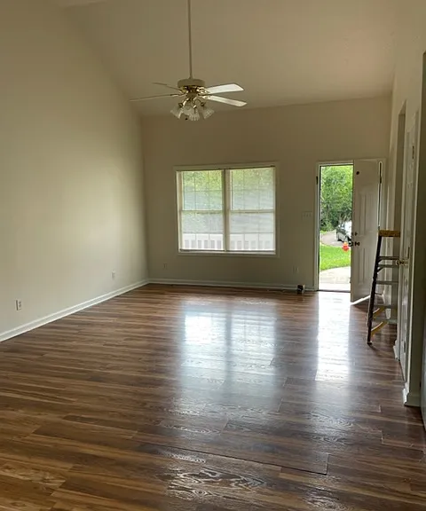 533 Hidden Hills Way — Photo 2