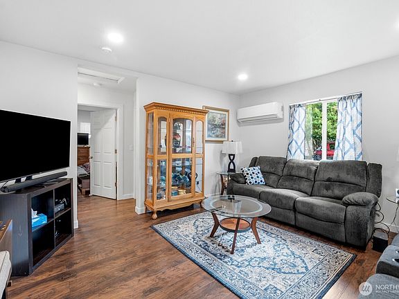 3rd image of 428 Bellevue Avenue