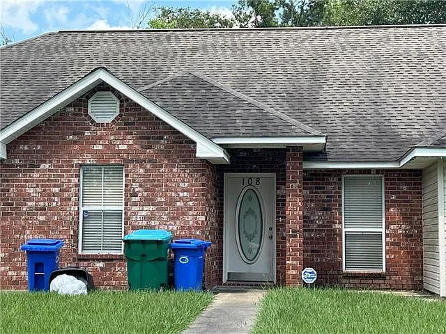 2 bed, 2.0 bath, 822 sqft, $1,200 — Photo 2