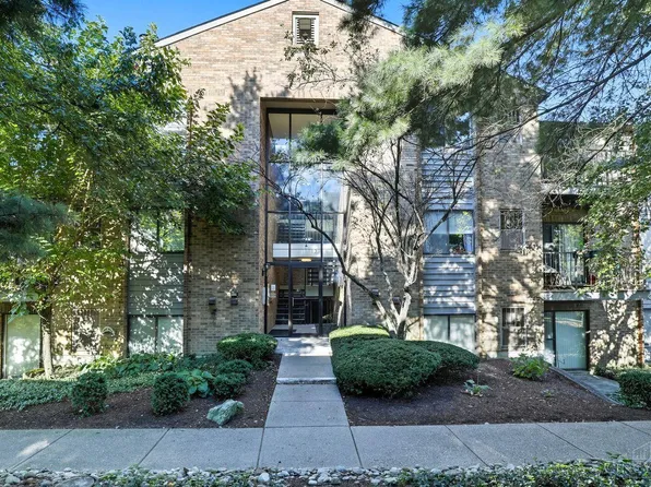 1544 W Galbraith Rd Unit 211, Cincinnati, OH 45231