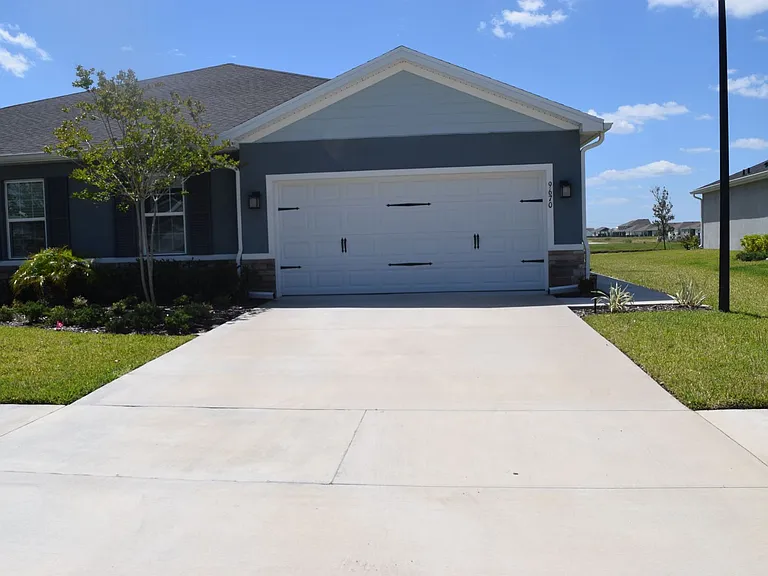 9670 SW Libertas Way — Photo 36