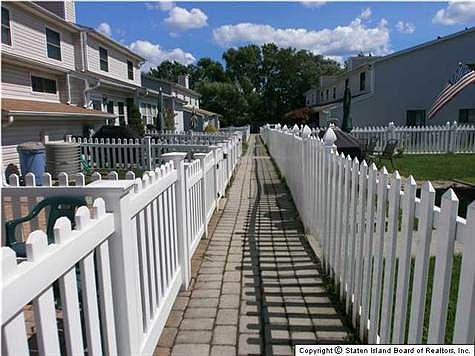 4th image of 17A Marc St