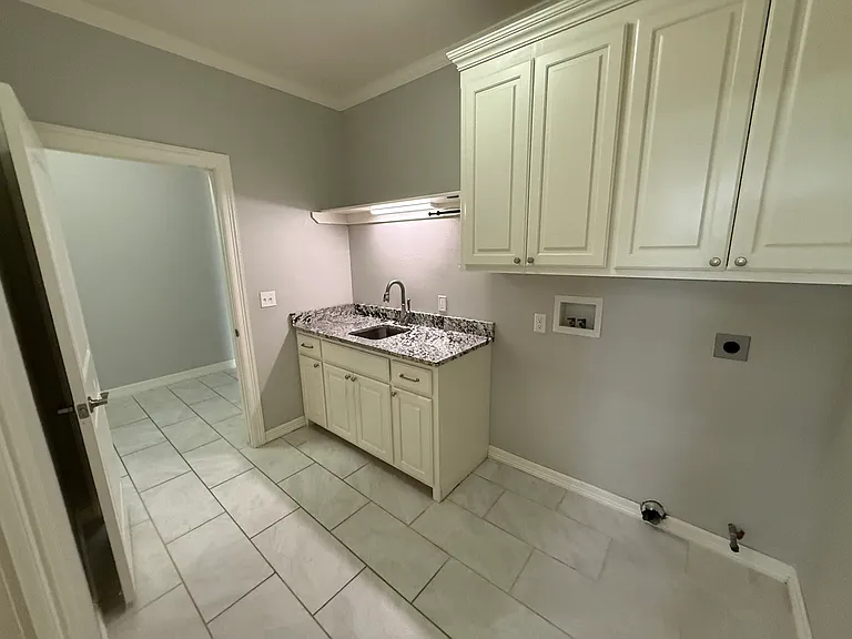 7160 S 49th West Ave — Photo 9