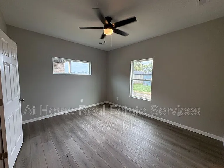 4930-8 W Minota St — Photo 8