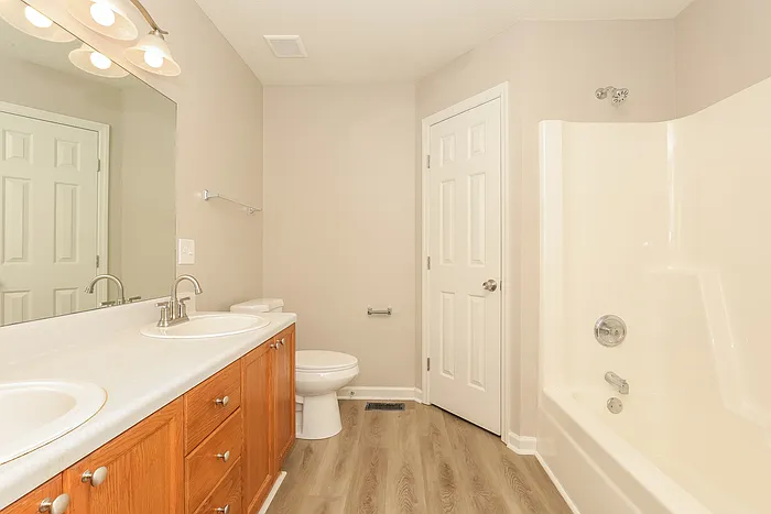 415 Country Village Dr — Photo 10
