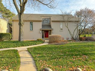 79 Meadow Pl APT C, Lake Barrington, IL 60010