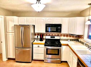 33 Lethbridge Ln, Akron, OH 44321