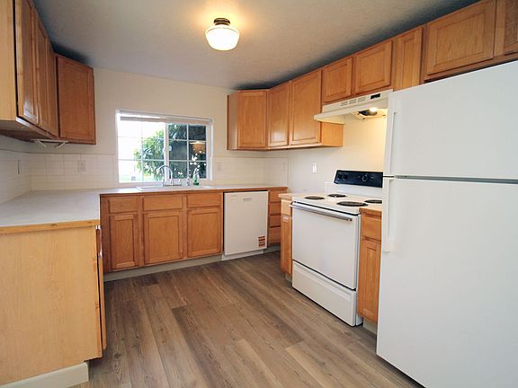 5th image of 11318 NE Siskiyou St