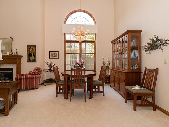 4th image of 4 Spruce Ct