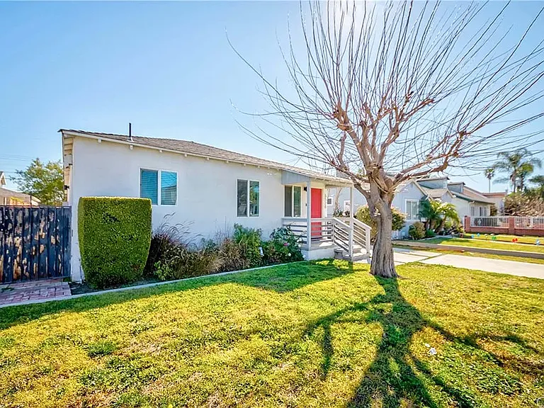 6528 Beeman Ave — Photo 31