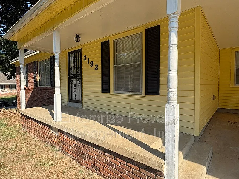 4 bed, 2.0 bath, 1898 sqft, $1,650 — Photo 3