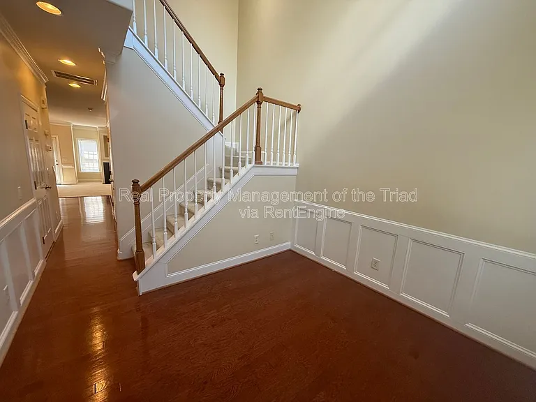 103 Southlake Ct — Photo 2