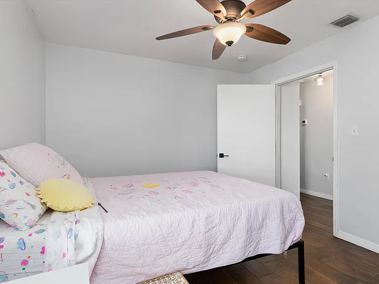 225 W McKenzie St — Photo 24