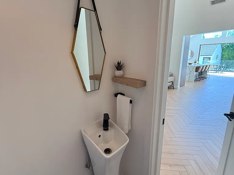 8700 Dorrington Ave — Photo 24