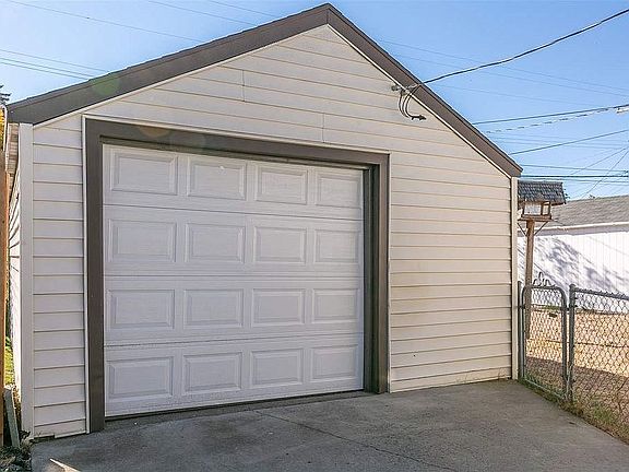 3rd image of 404 E Heroy Ave