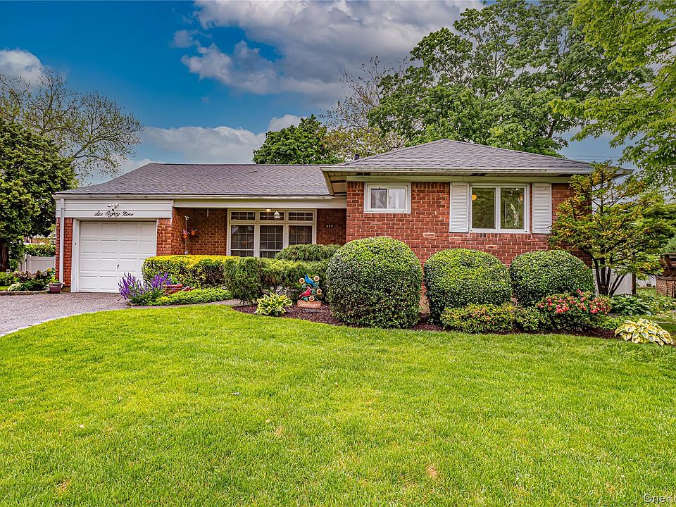 1st image of 689 Bruce Drive