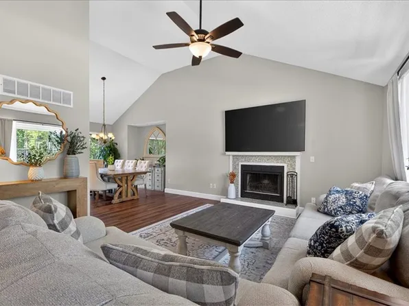 9100 W 49th St, Merriam, KS 66203