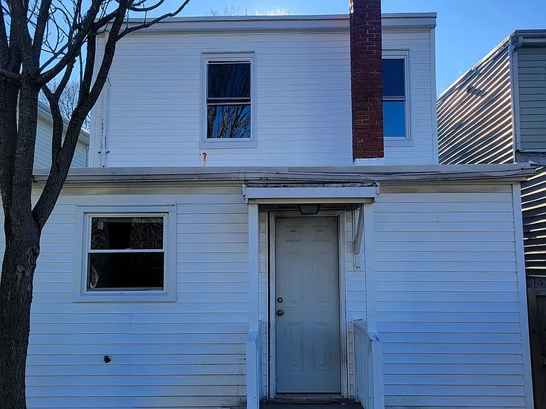 1709 Everett St — Photo 17