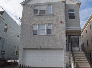 15 Wolcott Ter, Newark, NJ 07112