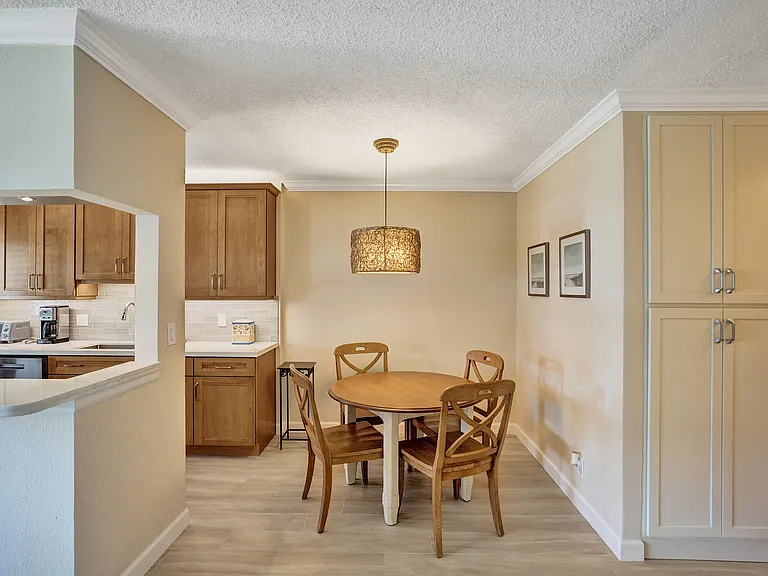2866 NE 30th St #3 — Photo 18