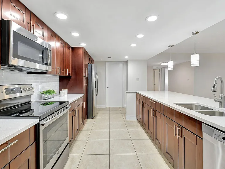 820 Lavers Cir #G402 — Photo 1