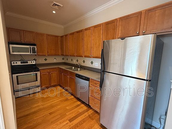 4th image of 510 E Broad St #220