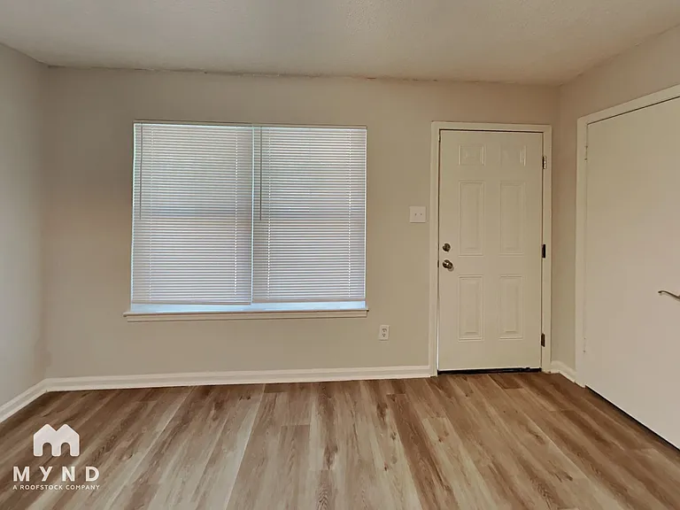 4734 Bradford Dr — Photo 5