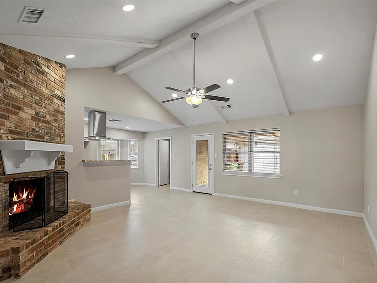1015 Rock Canyon Dr — Photo 7