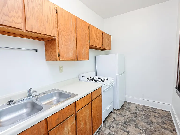 Dayton Apartments — Photo 15
