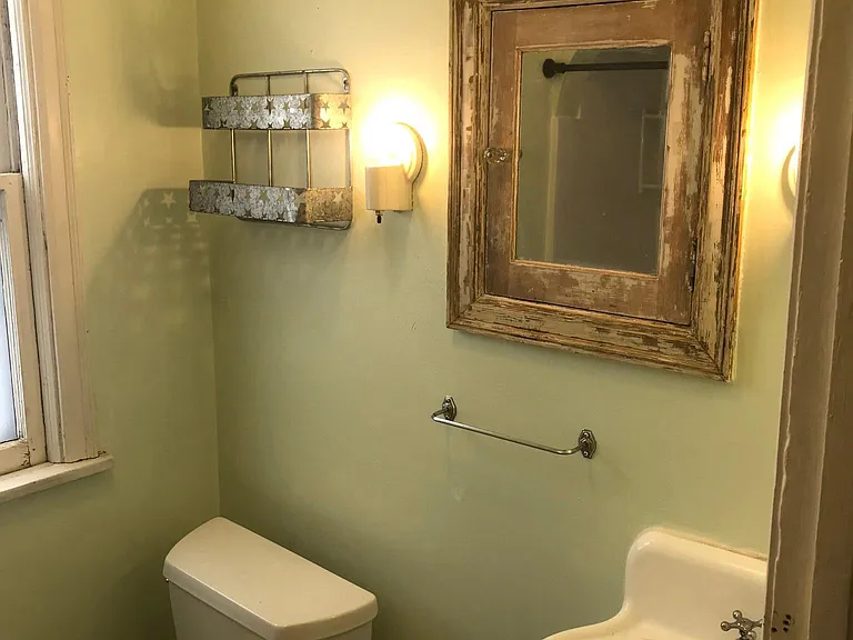 1923 4th St NE #2 — Photo 15