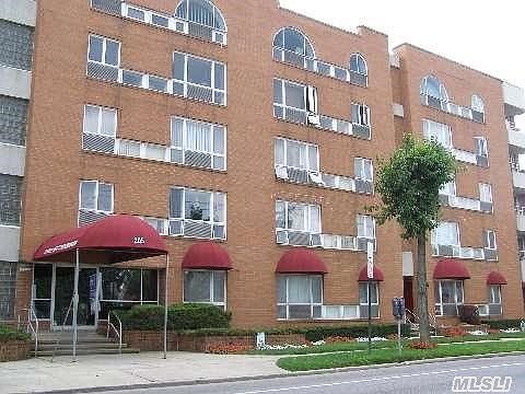 5th image of 205 Mineola Blvd APT 2G