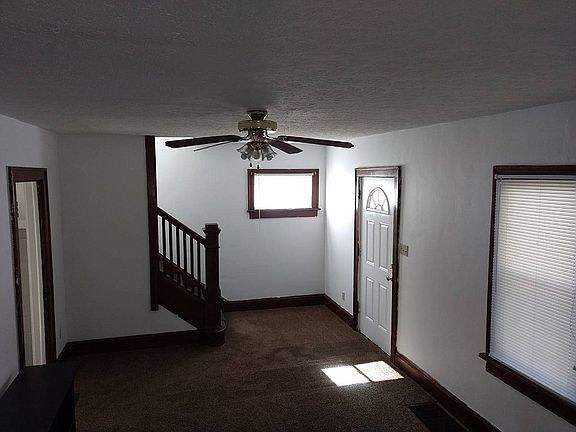 2nd image of 250 E Thornton St