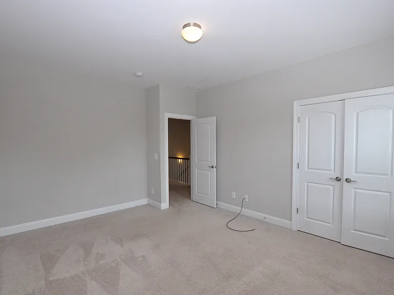 1004 Sterling Dr — Photo 12