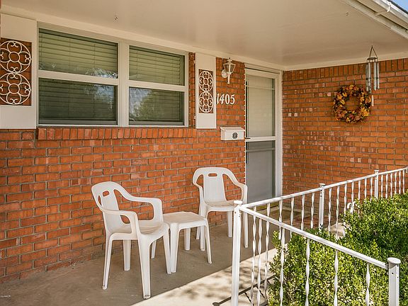 3rd image of 1405 Hillcrest Dr