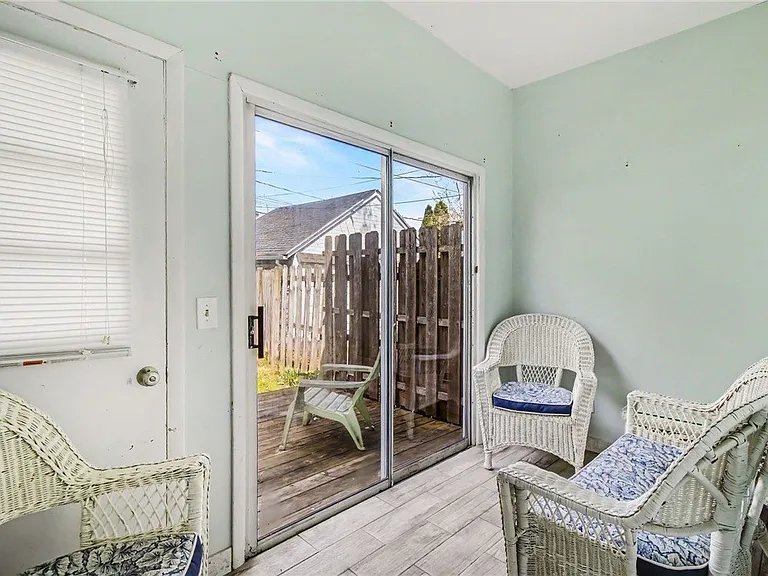 66 Woodrow Ave — Photo 10