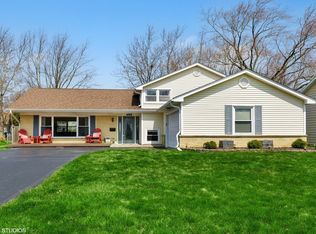 688 White Birch Ln, Lake Zurich, IL 60047