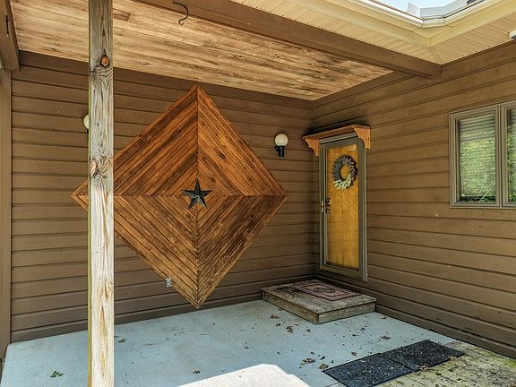 4th image of 104 Rosemary Cir